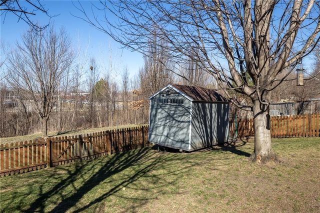 4109 SW Washington Drive, Blue Springs, MO 64014