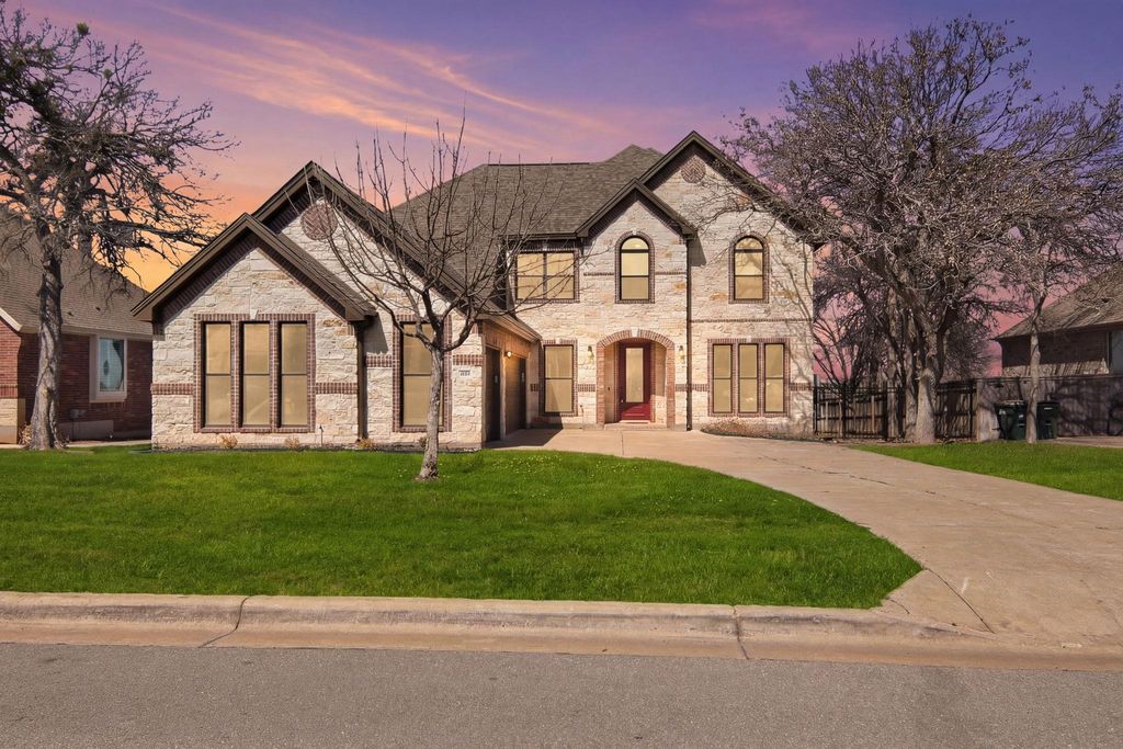 210 Las Colinas DR, Georgetown, TX 78628