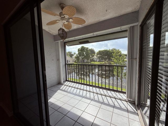 608 Harbour Pointe Way, Greenacres, FL 33413