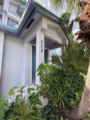 608 Harbour Pointe Way, Greenacres, FL 33413