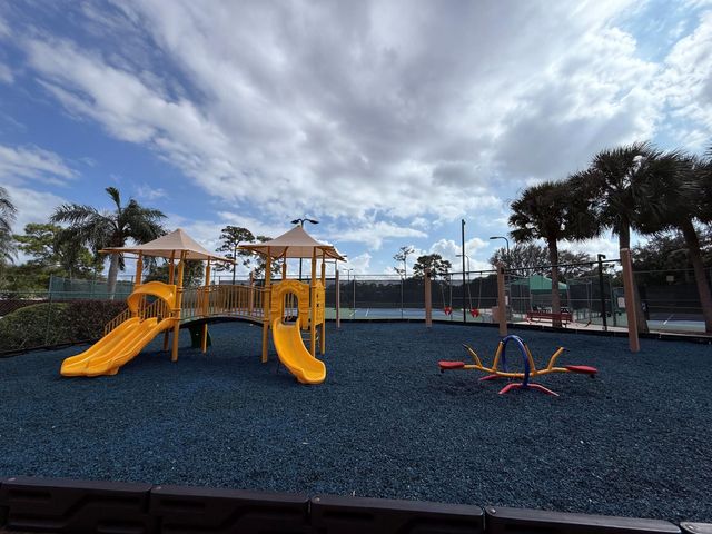 608 Harbour Pointe Way, Greenacres, FL 33413