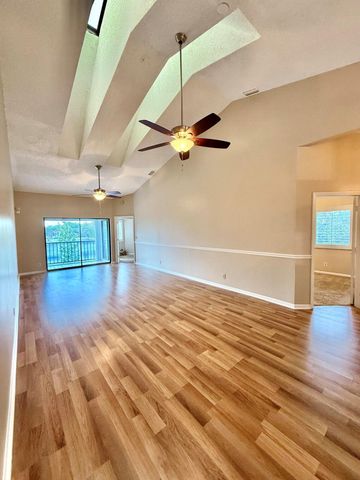 608 Harbour Pointe Way, Greenacres, FL 33413