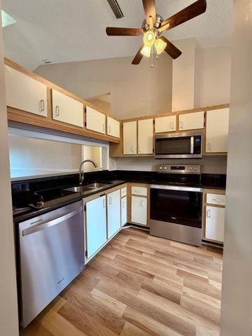 608 Harbour Pointe Way, Greenacres, FL 33413