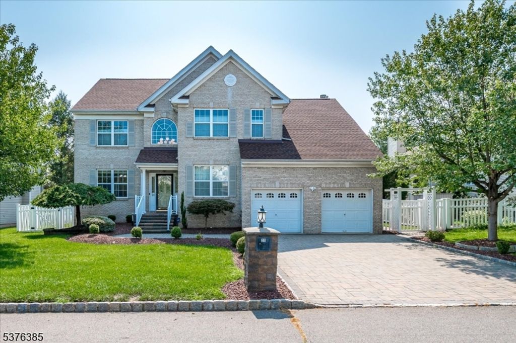 20 Treetops Cir, Franklin Twp., NJ 08540