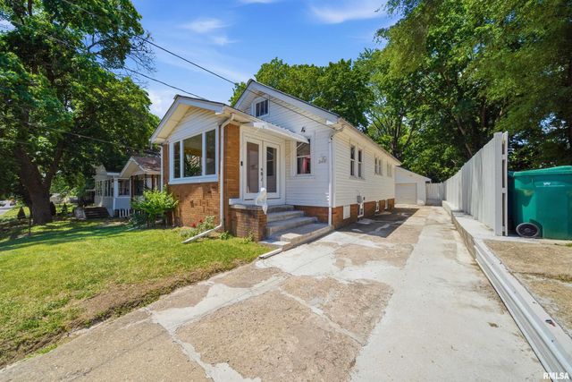 2411 N FLORA Avenue, Peoria, IL 61604