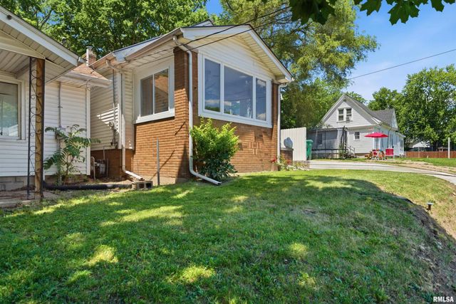 2411 N FLORA Avenue, Peoria, IL 61604