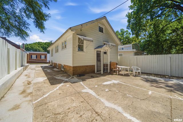 2411 N FLORA Avenue, Peoria, IL 61604