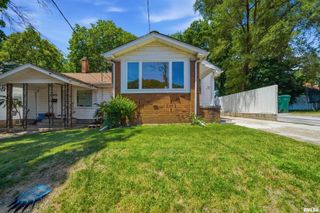 2411 N FLORA Avenue, Peoria, IL 61604