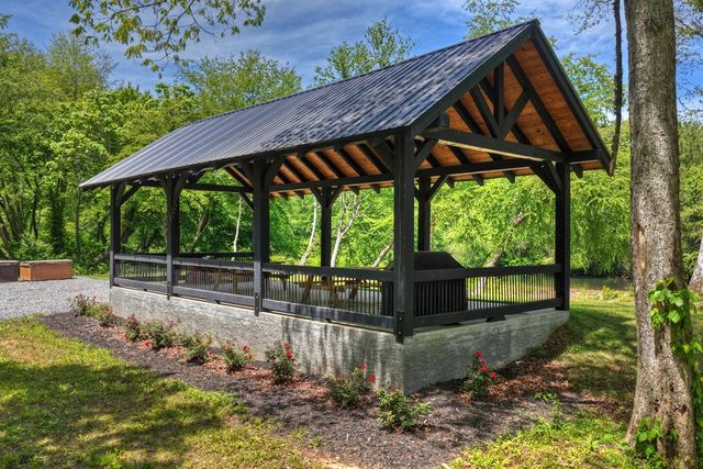 1753 Grassy Creek Road, Copperhill, TN 37317