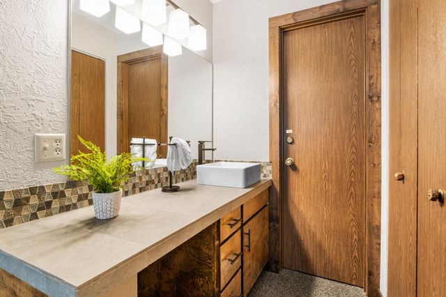 57016 Tennis Village Lane 59, Sunriver, OR 97707