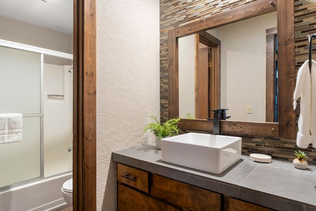 57016 Tennis Village Lane 59, Sunriver, OR 97707