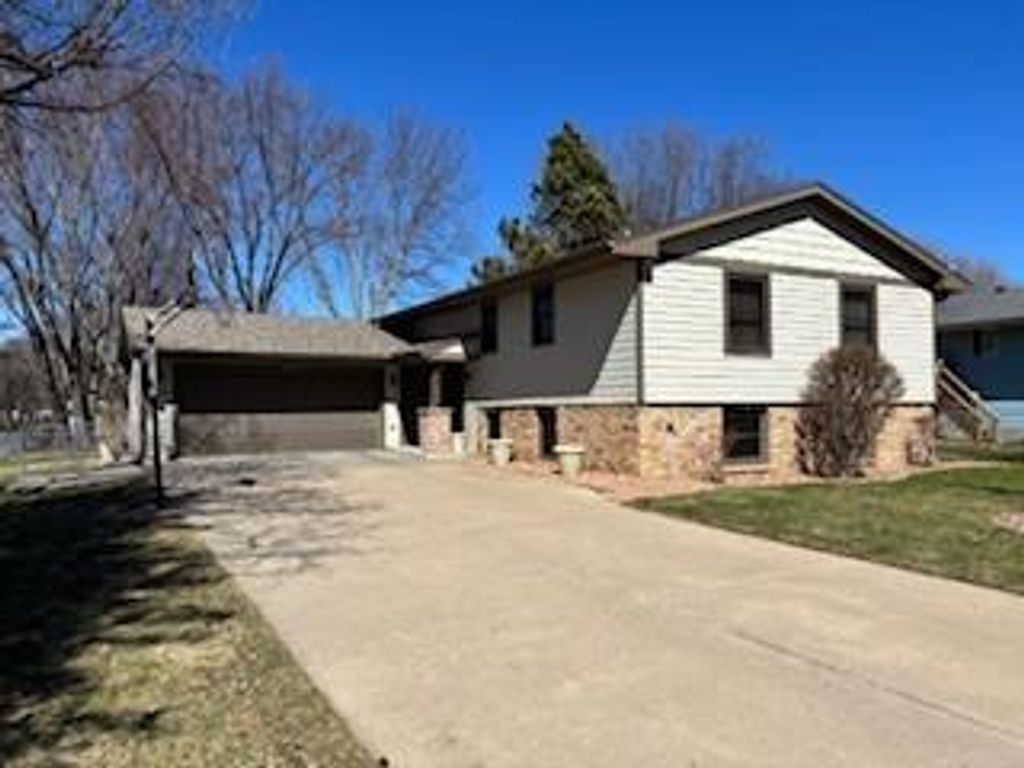 5508 Joyce Street, Maple Plain, MN 55359