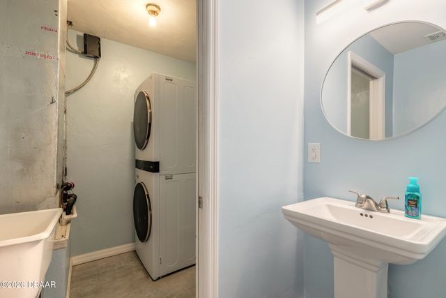 537 Lake Bridge Drive, Ormond Beach, FL 32174