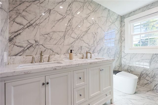 20 Manilla Avenue, Cranston, RI 02