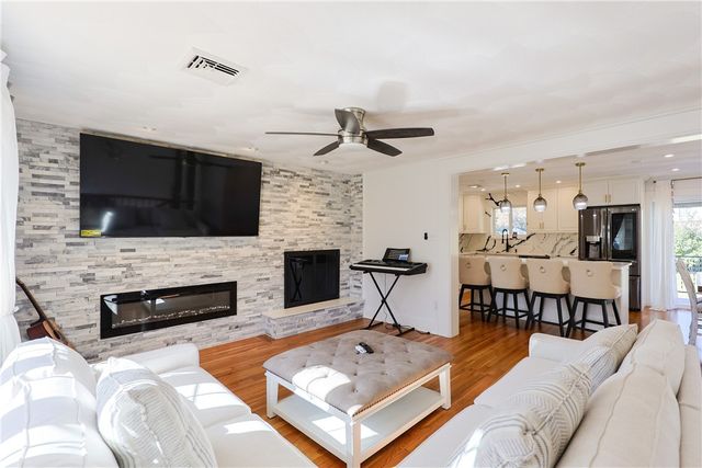 20 Manilla Avenue, Cranston, RI 02