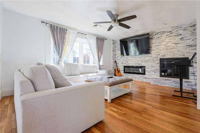 20 Manilla Avenue, Cranston, RI 02