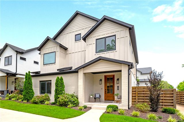 109 NW Ozark Way, Bentonville, AR 72712