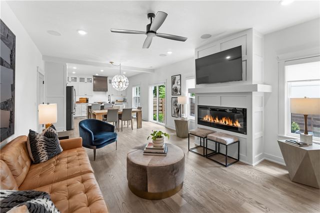 109 NW Ozark Way, Bentonville, AR 72712