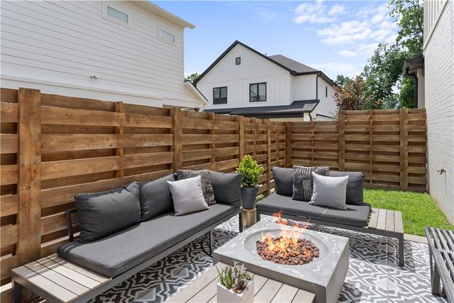 109 NW Ozark Way, Bentonville, AR 72712