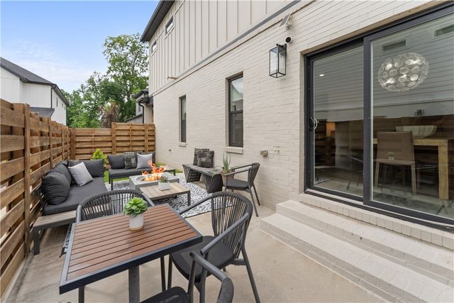 109 NW Ozark Way, Bentonville, AR 72712