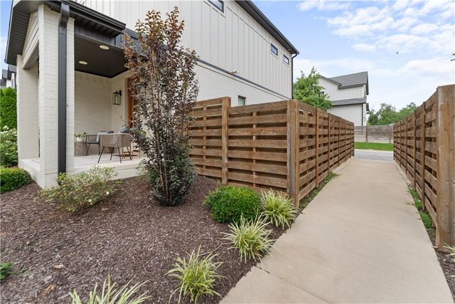 109 NW Ozark Way, Bentonville, AR 72712