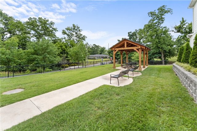 109 NW Ozark Way, Bentonville, AR 72712