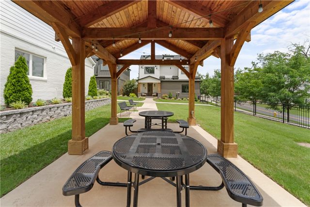 109 NW Ozark Way, Bentonville, AR 72712