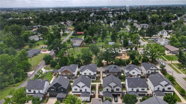109 NW Ozark Way, Bentonville, AR 72712