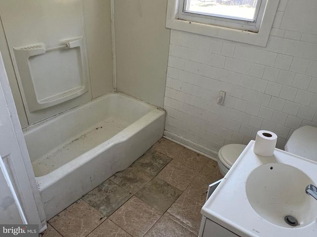 8019 EDGEWATER AVE, Rosedale, MD 21237