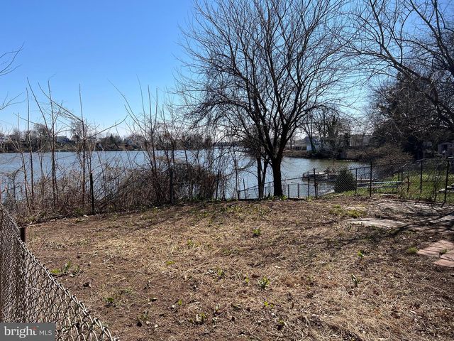 8019 EDGEWATER AVE, Rosedale, MD 21237
