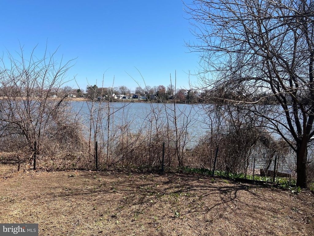 8019 EDGEWATER AVE, Rosedale, MD 21237