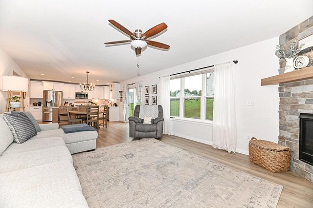 663 East Bluff CIRCLE, Waterford, WI 53185