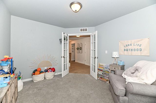 663 East Bluff CIRCLE, Waterford, WI 53185