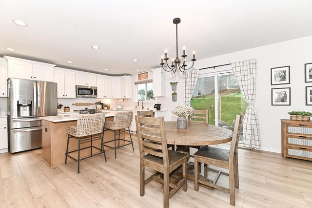 663 East Bluff CIRCLE, Waterford, WI 53185