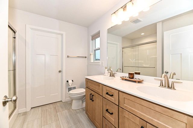 663 East Bluff CIRCLE, Waterford, WI 53185