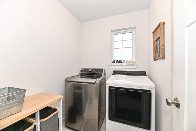 663 East Bluff CIRCLE, Waterford, WI 53185