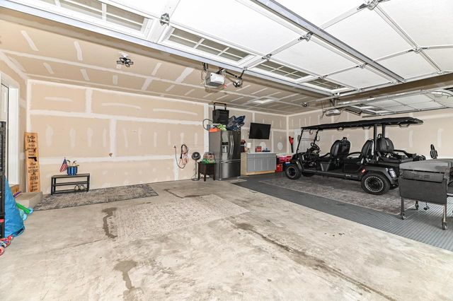 663 East Bluff CIRCLE, Waterford, WI 53185