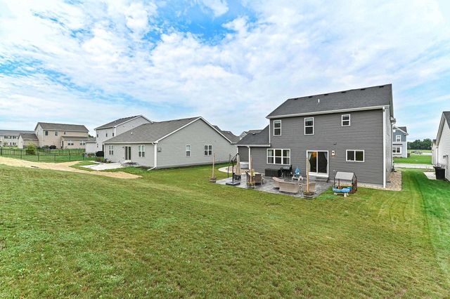 663 East Bluff CIRCLE, Waterford, WI 53185