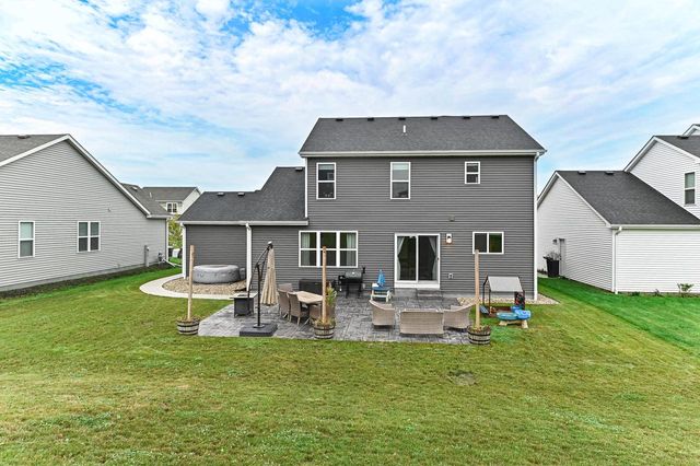 663 East Bluff CIRCLE, Waterford, WI 53185