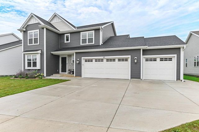 663 East Bluff CIRCLE, Waterford, WI 53185