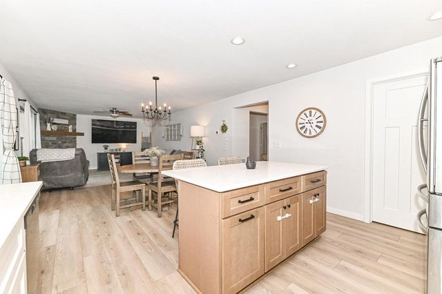 663 East Bluff CIRCLE, Waterford, WI 53185
