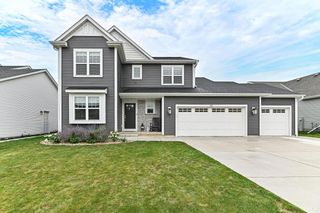 663 East Bluff CIRCLE, Waterford, WI 53185