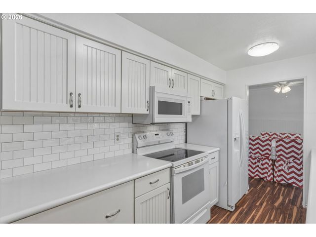 155 N MAPLE St, Kelso, WA 98626