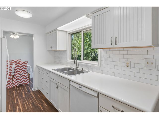 155 N MAPLE St, Kelso, WA 98626