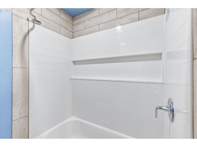 155 N MAPLE St, Kelso, WA 98626