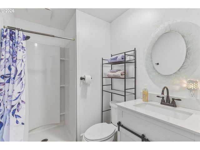 155 N MAPLE St, Kelso, WA 98626