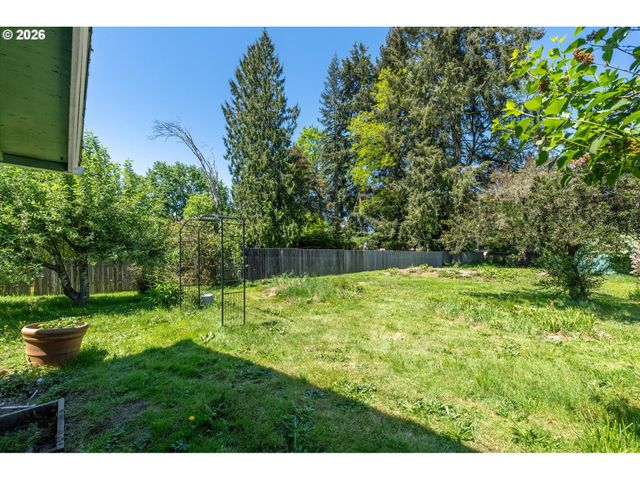 155 N MAPLE St, Kelso, WA 98626