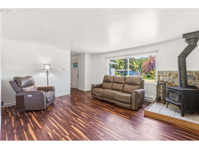 155 N MAPLE St, Kelso, WA 98626