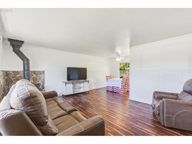 155 N MAPLE St, Kelso, WA 98626