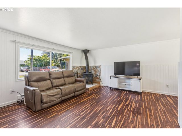 155 N MAPLE St, Kelso, WA 98626
